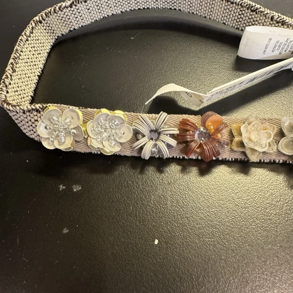 LOFT Belt Womens Small/Medium Beaded Flowers Metallic Stretch Snap‎ neutrals